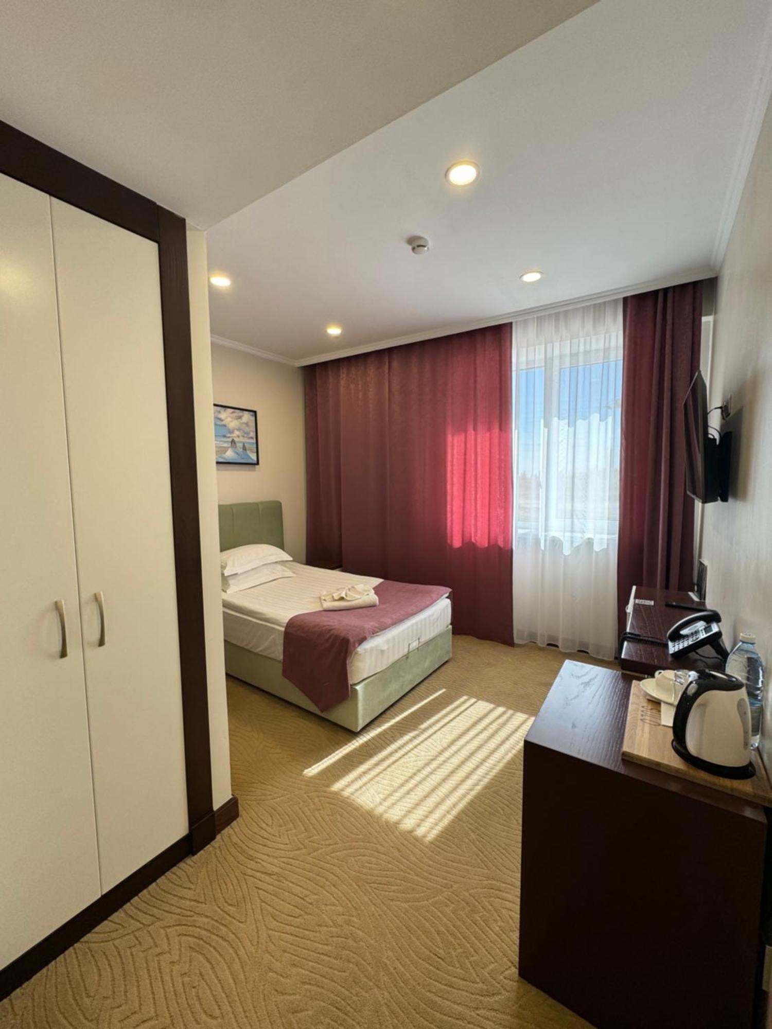 Sulo Atyrau Hotel Exteriör bild